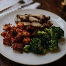 Load image into Gallery viewer, Roasted chicken and red potatoes with broccoli Eat Smart Richmond meal delivery service
