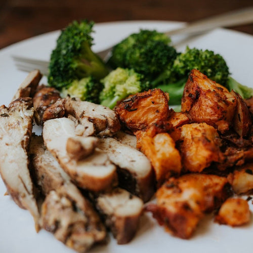Roasted chicken and red potatoes with broccoli Eat Smart Richmond meal delivery service